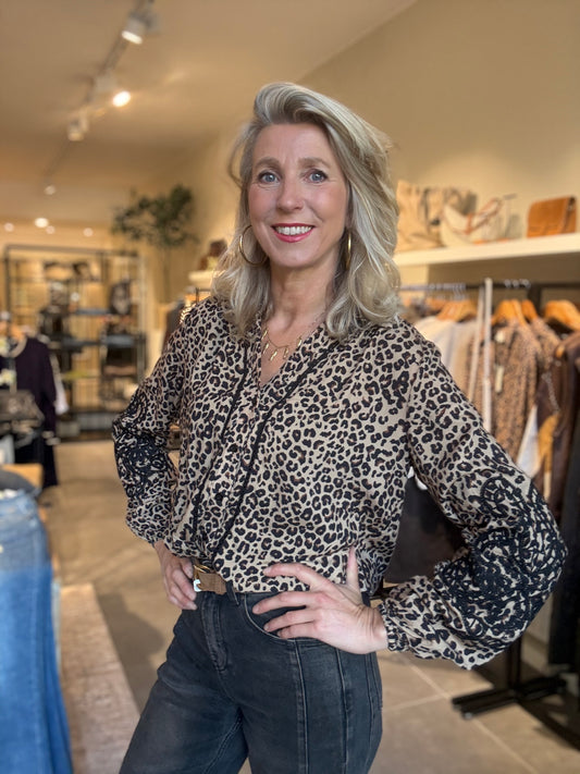 Luipaardprint blouse in zwart en mokka bruin met V-hals en lange mouwen