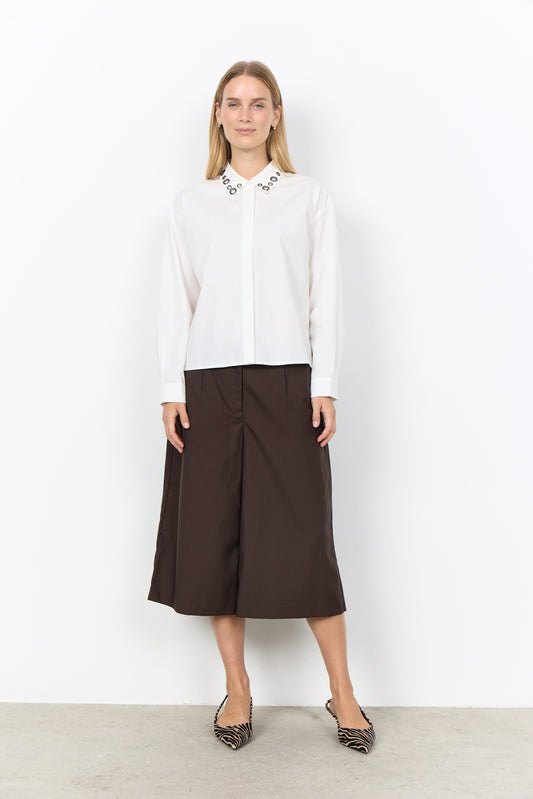 Gebroken witte blouse met lange mouwen, knoopsluiting en sierknoopjes bij de kraag