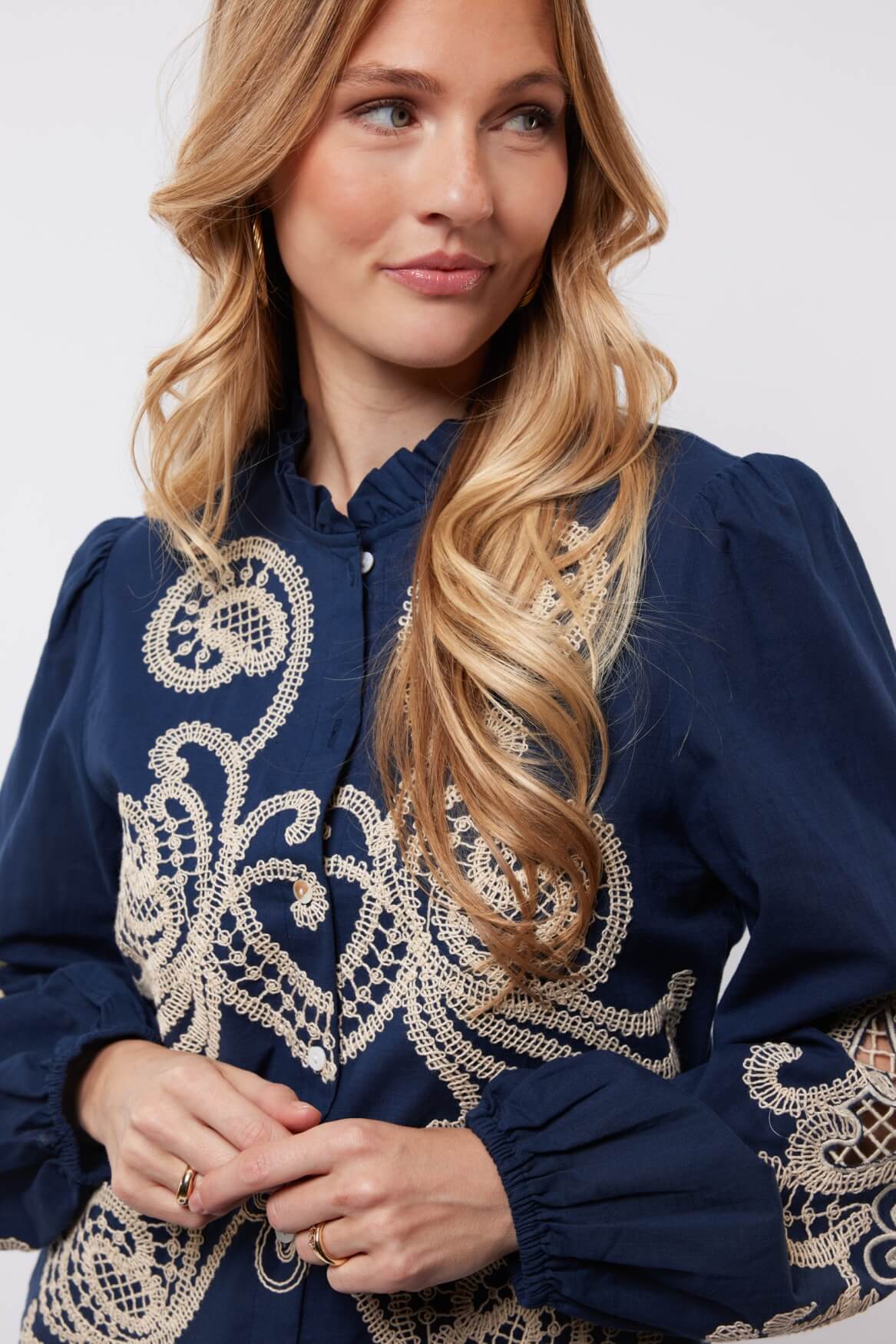 C&S blouse Lisanne midnight blue/sand