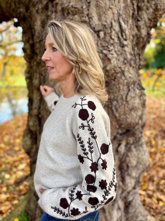 Flamant Rose trui geborduurde mouw zand/bruin