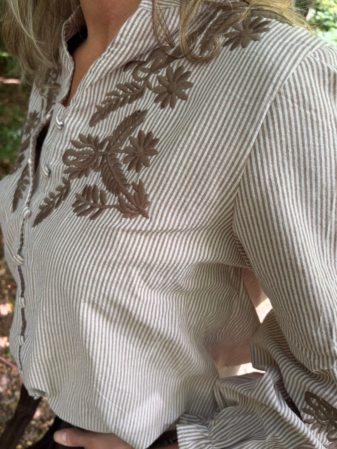 Archie Love blouse streep/bloem borduur taupe/offwhite
