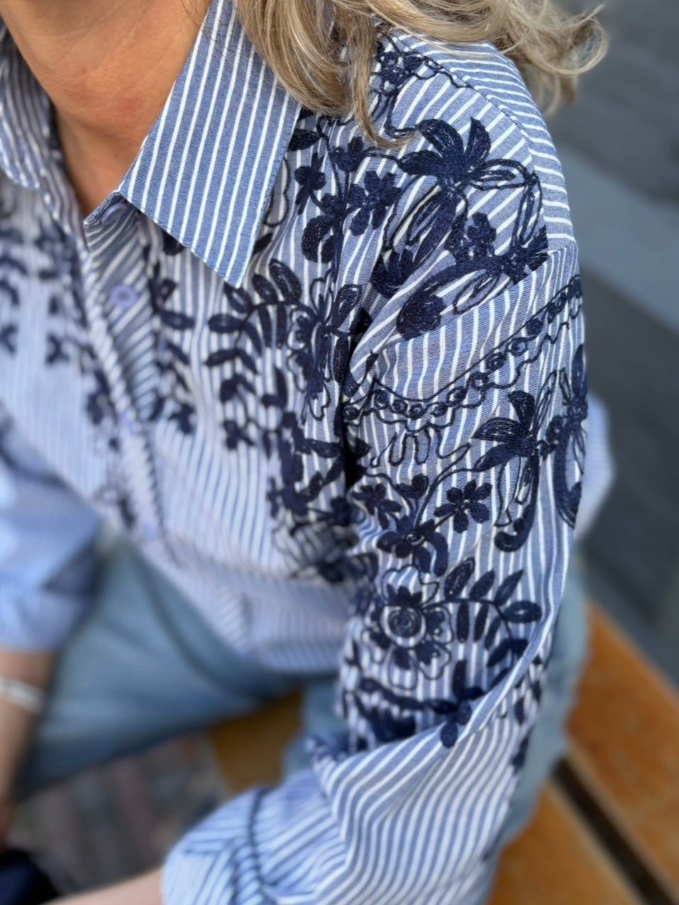 Archie Love blouse streep/bloem borduur blauw/wit