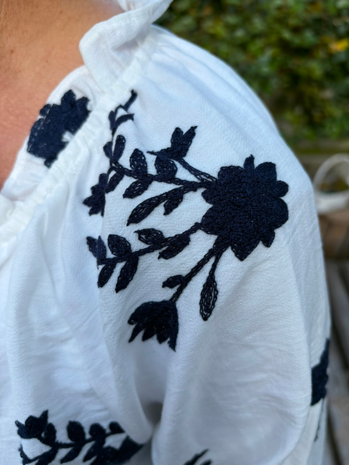 Peace & Love blouse borduur offwhite/blauw