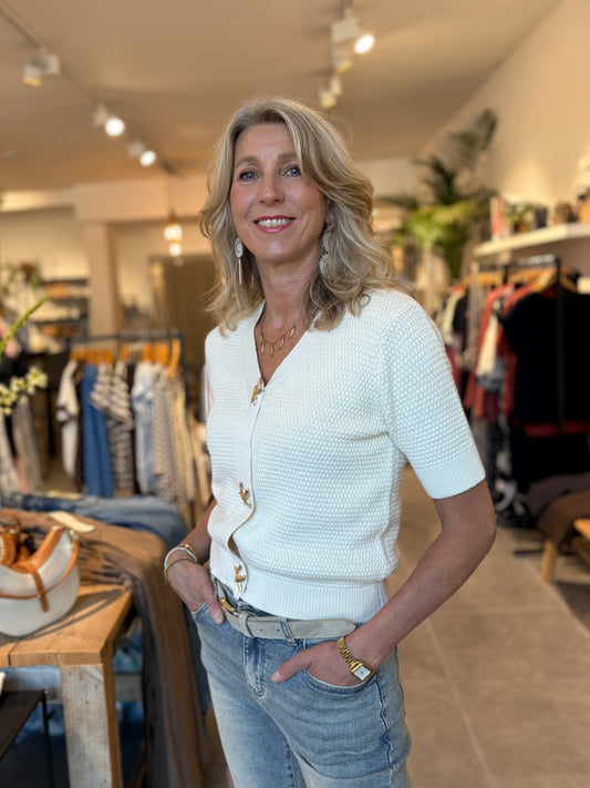 Gebreide HL-vest in crèmekleurig katoen met V-hals, knoopsluiting en korte mouwen