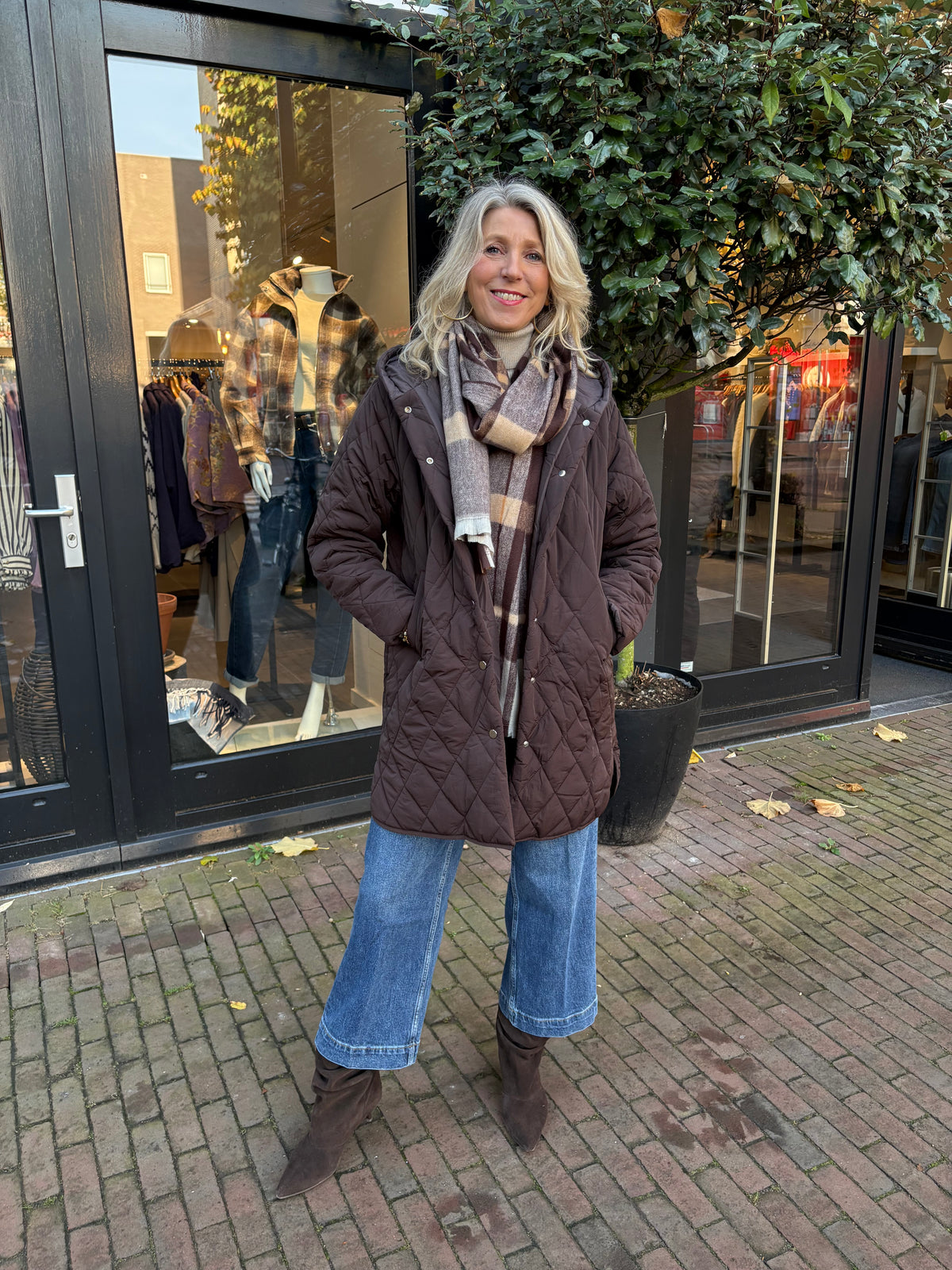 CS The Label jas donkerchocolade met capuchon, rits en kraagdetail