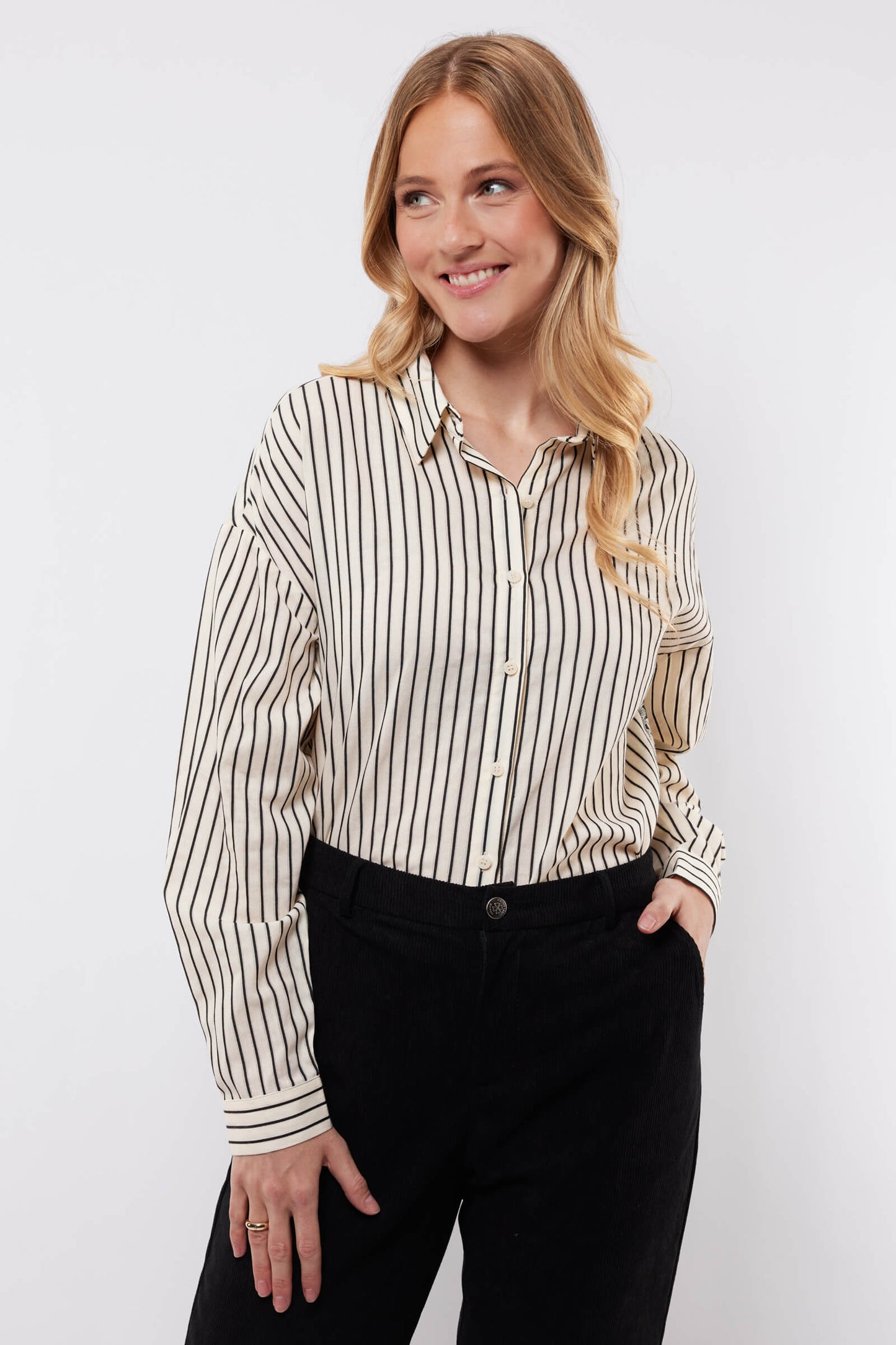 C&S blouse Lot offwhite/black/blue