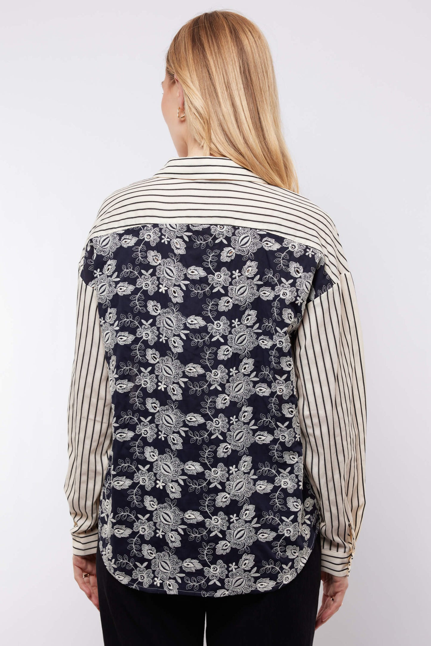 C&S blouse Lot offwhite/black/blue
