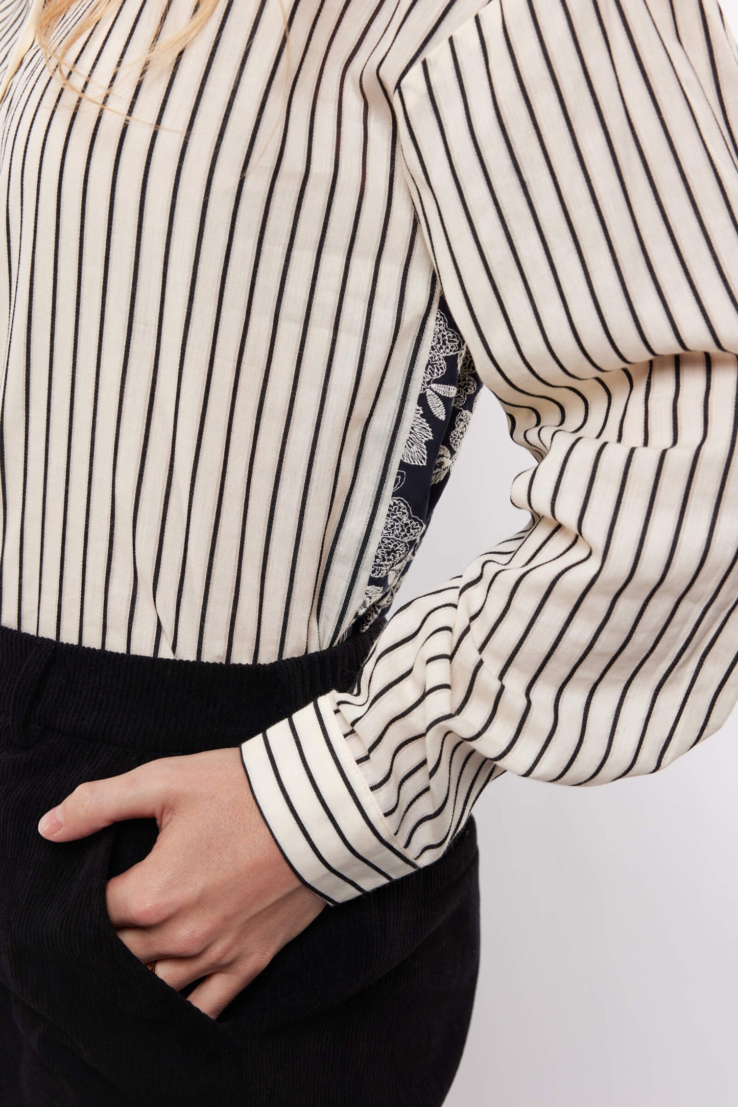 C&S blouse Lot offwhite/black/blue