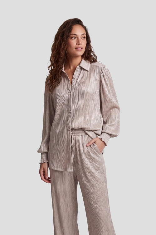 Blouse met lange mouwen, kraag en knoopsluiting, zandkleurige geweven look