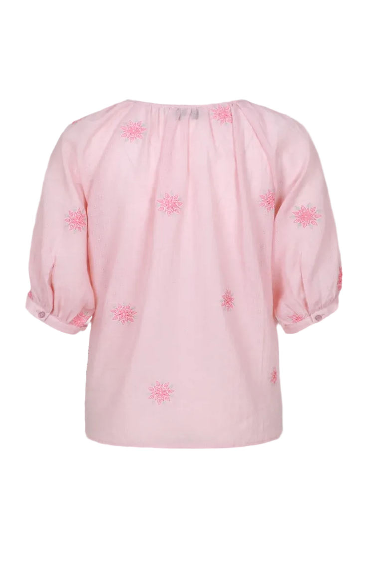 Roze blouse met ronde hals en bloemborduursel over de rug