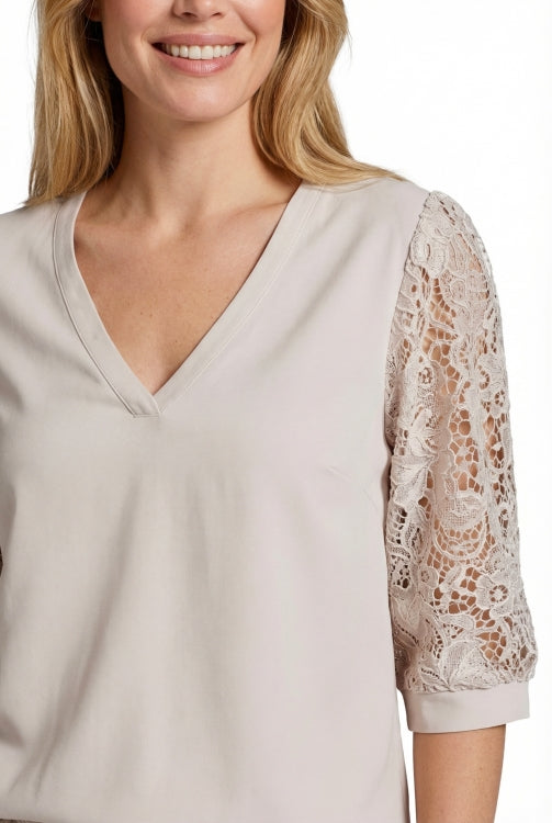 CS The Label top met V-hals en kantmotief mouwen, zandkleurig, driekwart