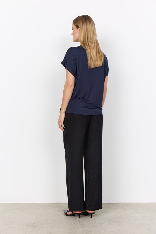 Soyaconcept top Thilde donkerblauw met korte mouwen en ronde hals aan de achterkant