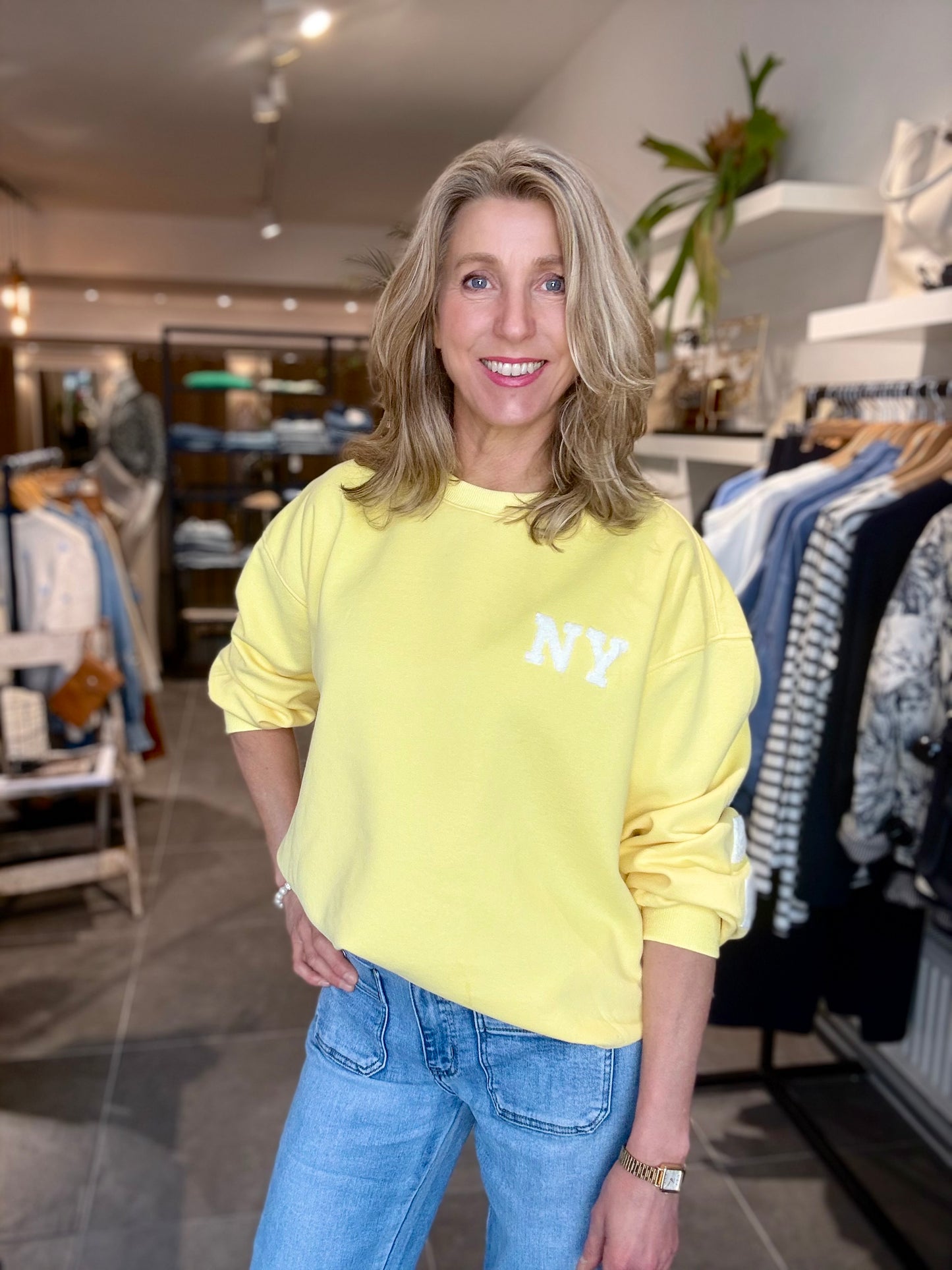 Moocci sweater New York geel/wit