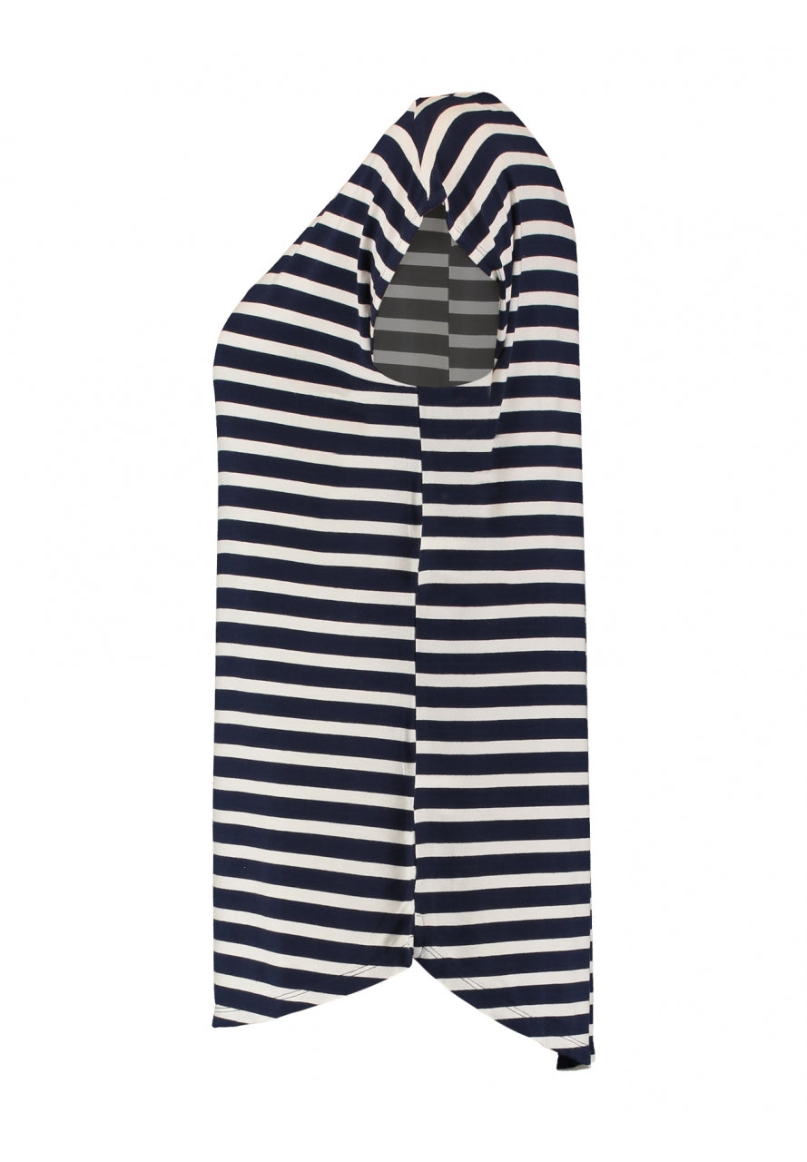 Navy gestreept T-shirt met ronde hals en korte mouwen, lange zoom aan zijkant.