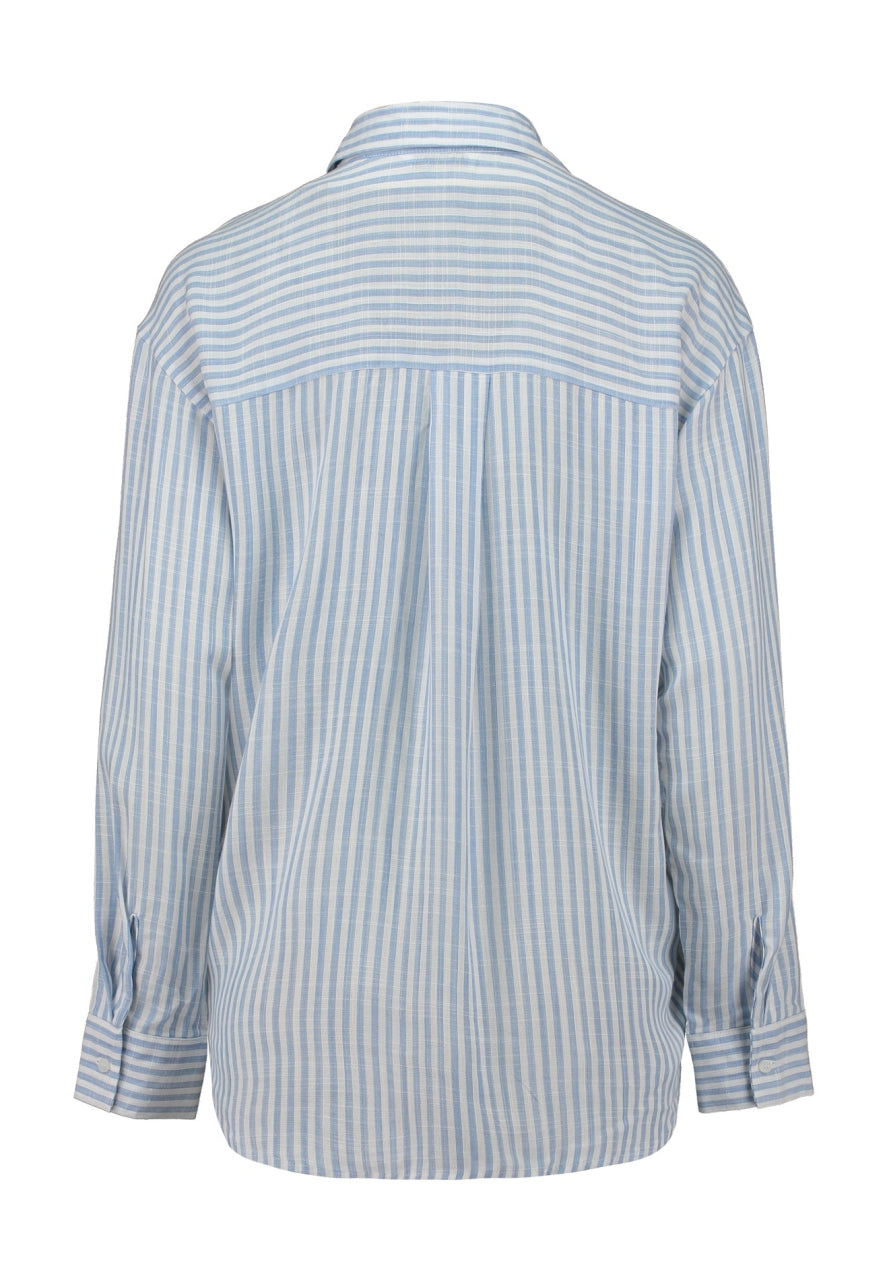 Lichtblauwe blouse met witte streepjes, rug met plooi en knoopmanchet
