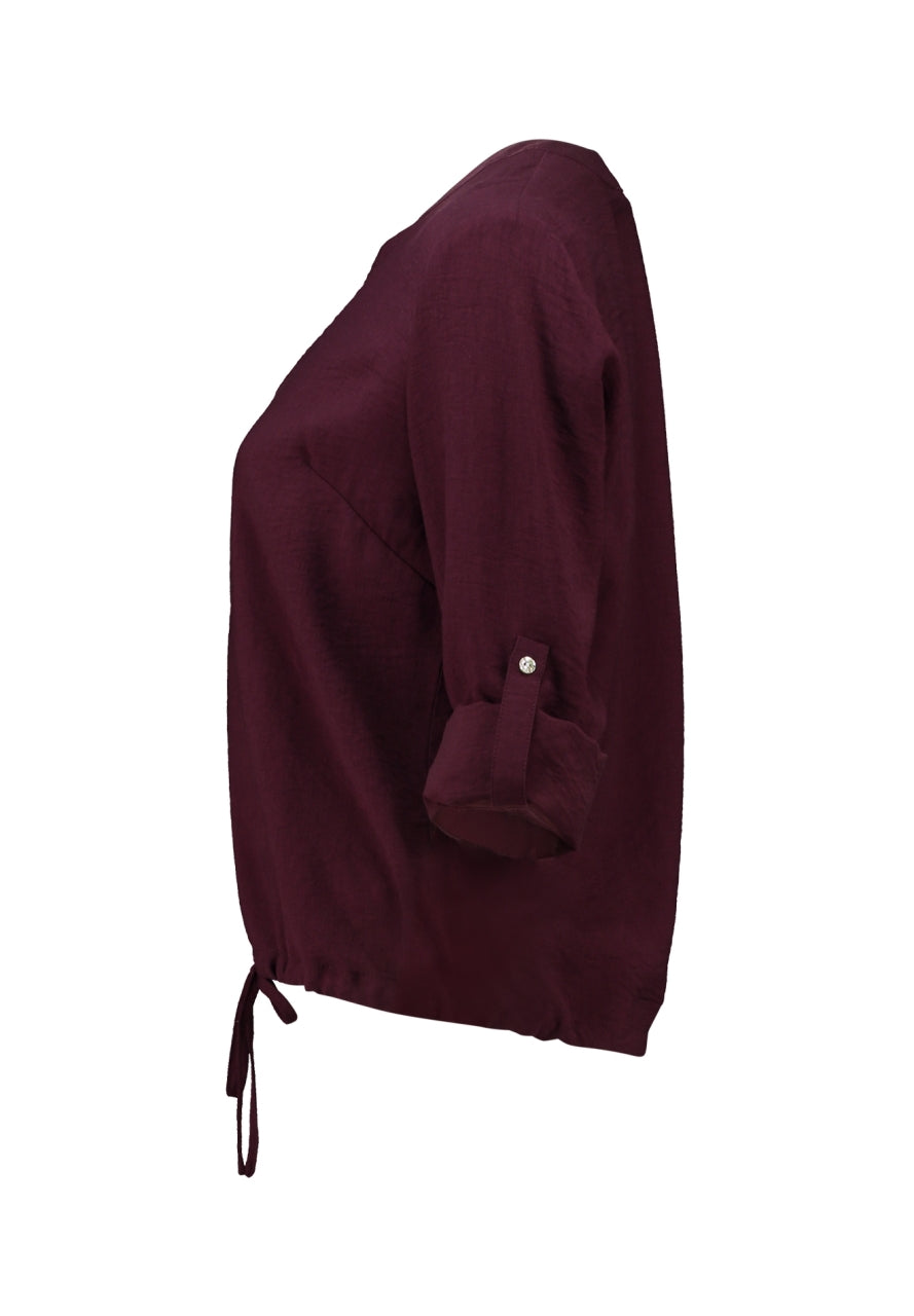 Blouse zijaanzicht met V-hals en trekkoord onderaan, donker bordeaux