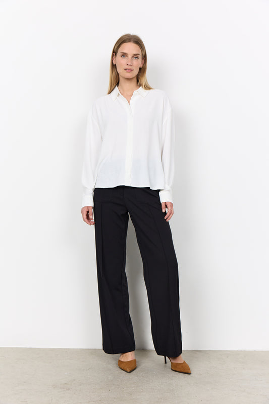 Offwhite blouse met kraag en lange mouwen, knoopsluiting vooraan