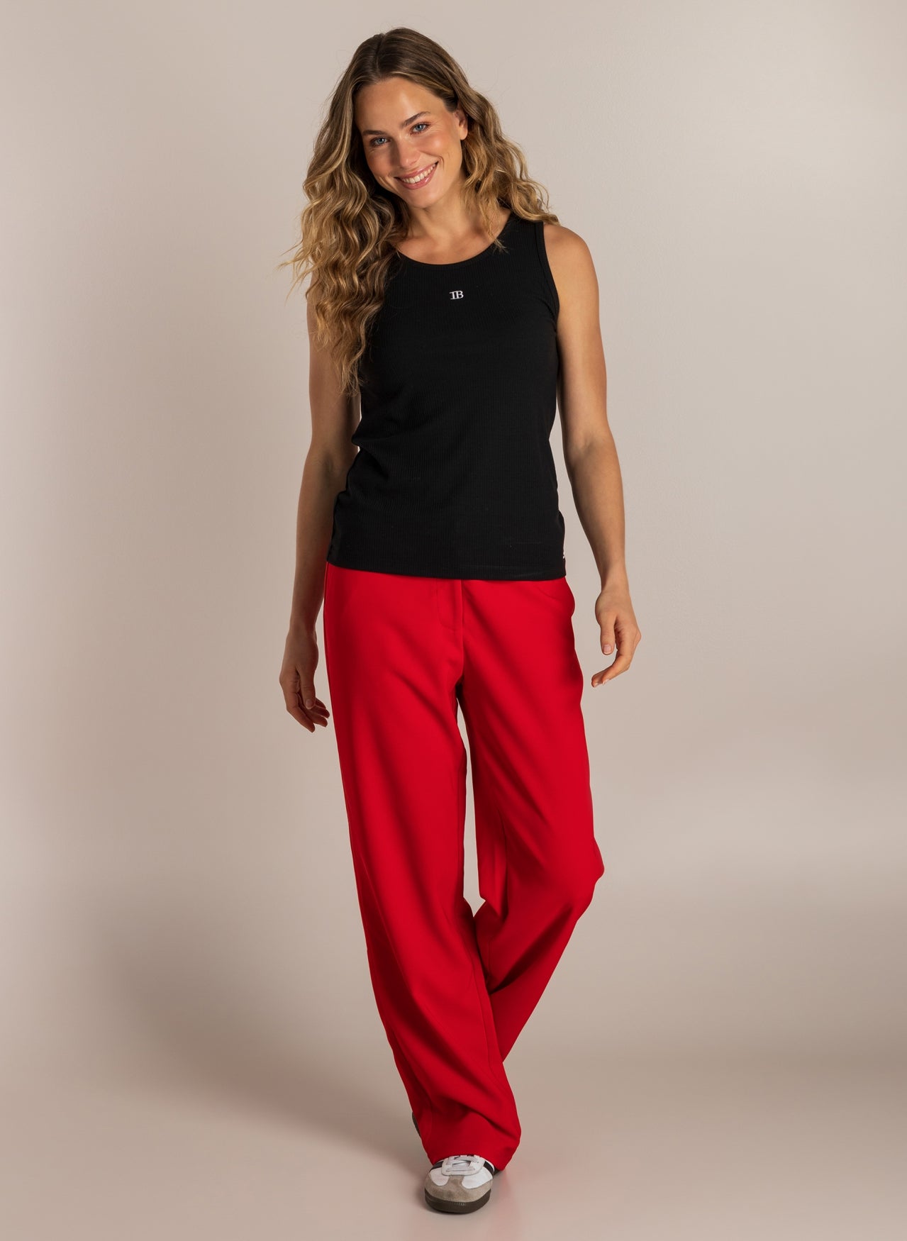 Zwarte mouwloze top met ronde hals en logoprint op de borst