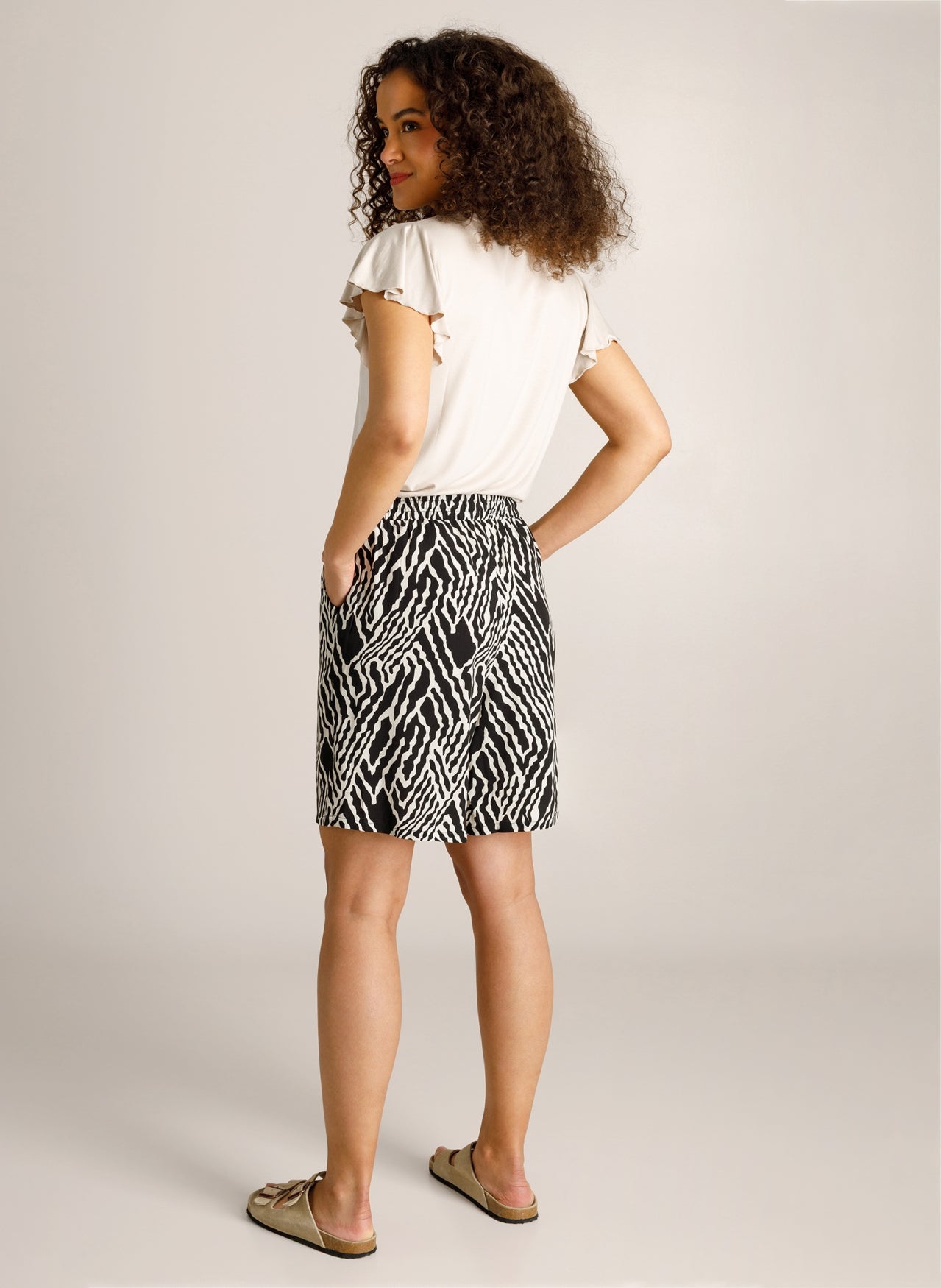 zebraprint short met elastische taille, zwart-wit, knielengte