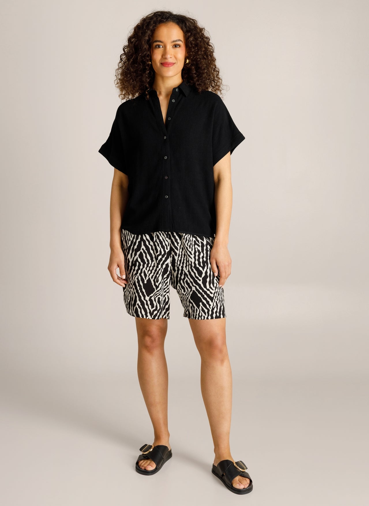broekshort met zebraprint, zwarte elastische tailleband, zwart-wit