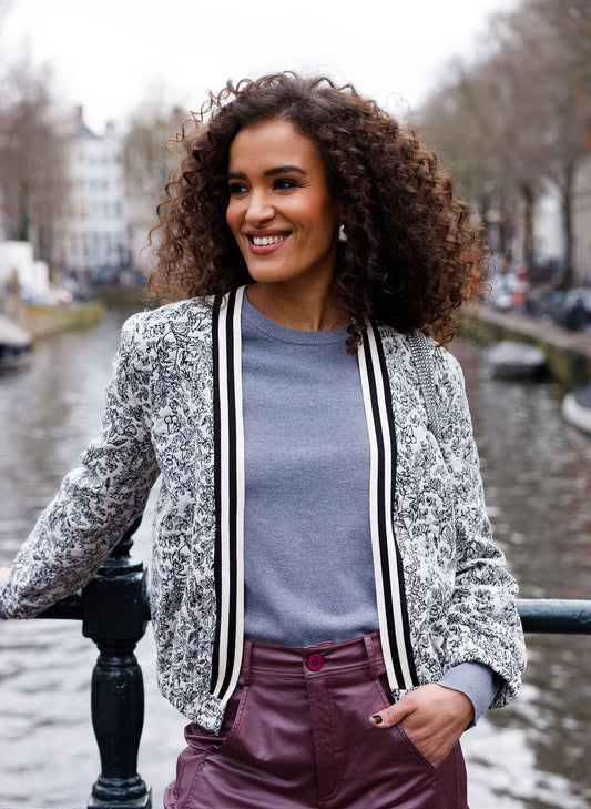 Ivy Beau grijze trui met ronde hals en lange mouwen
