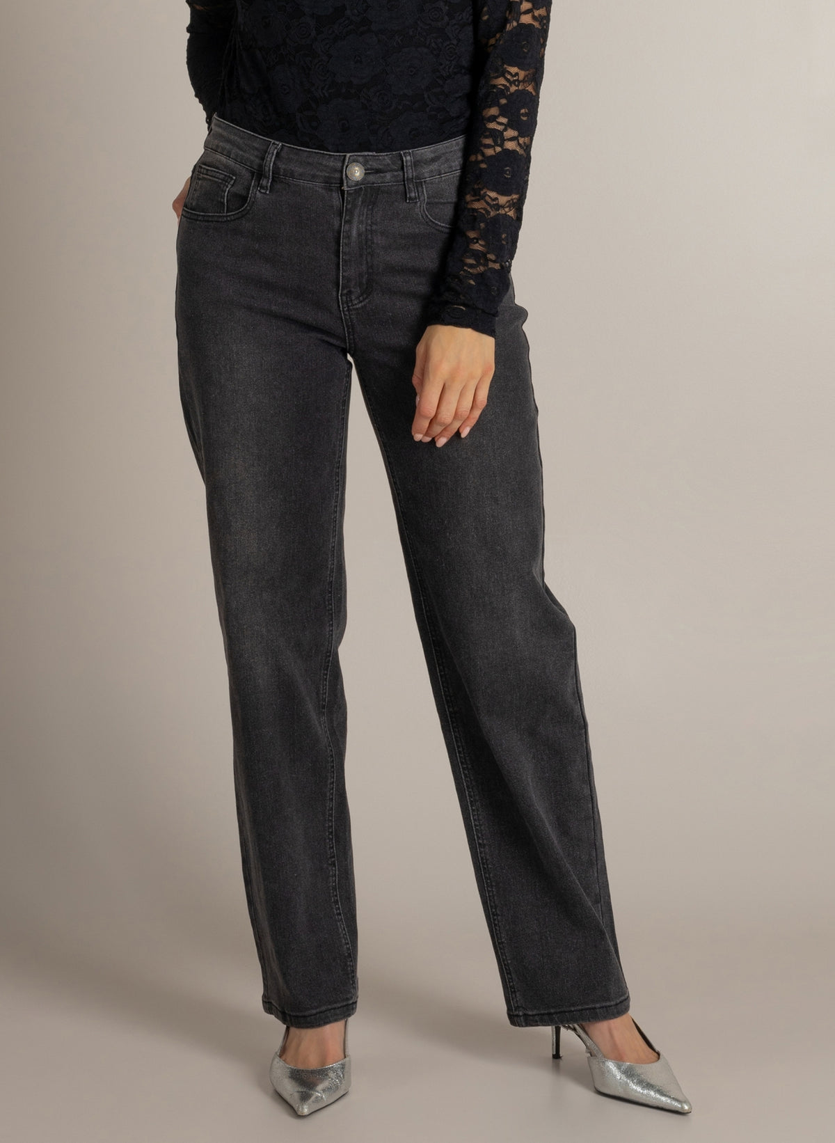Donkere jeans met hoge taille, knoopsluiting en steekzakken, rechte pijpen