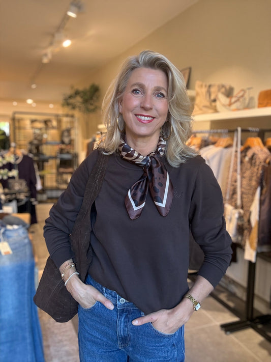 Trui met ronde hals en lange mouwen, donker met geribde boorden