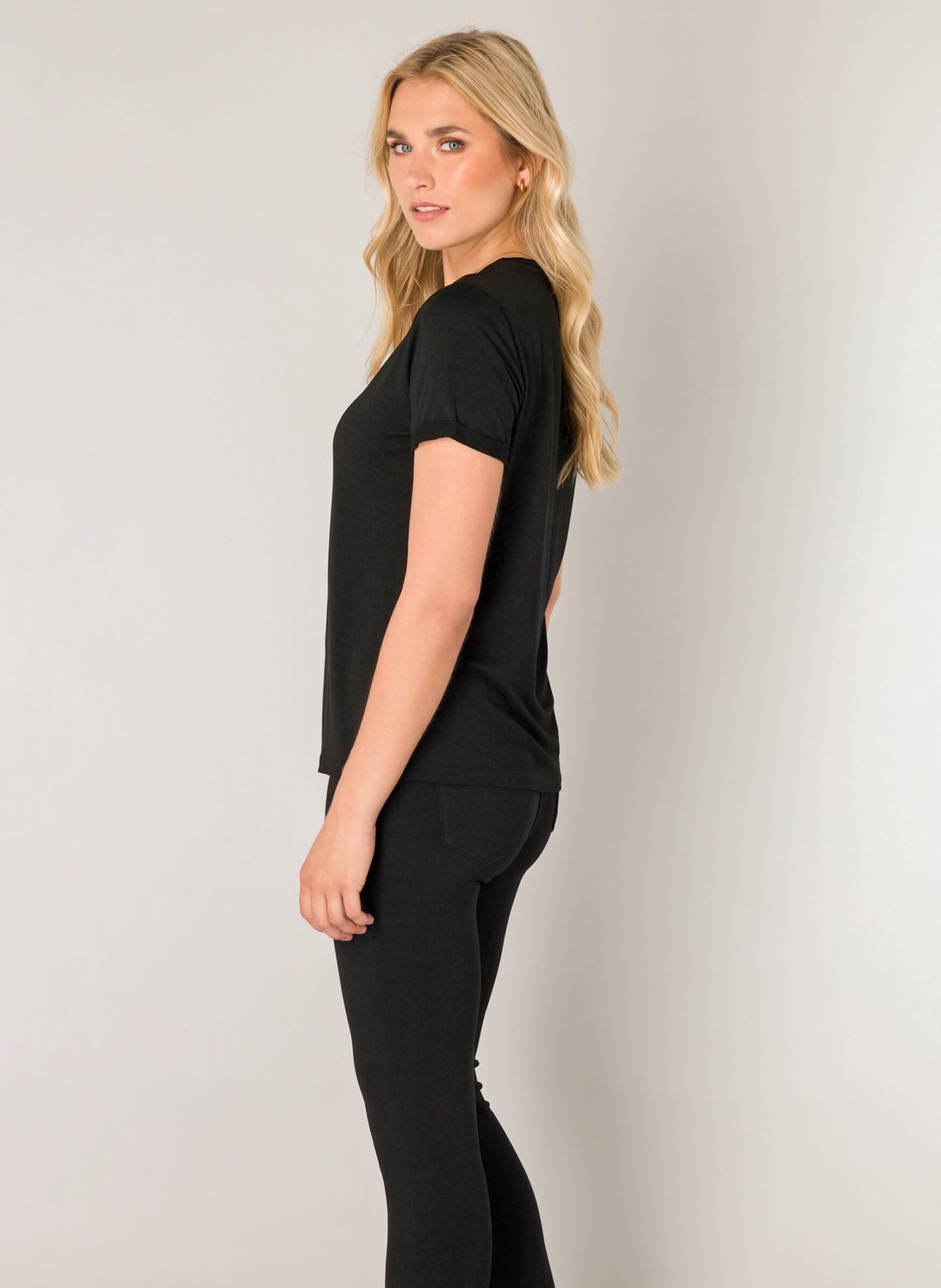 Base Level T-shirt Yalba black