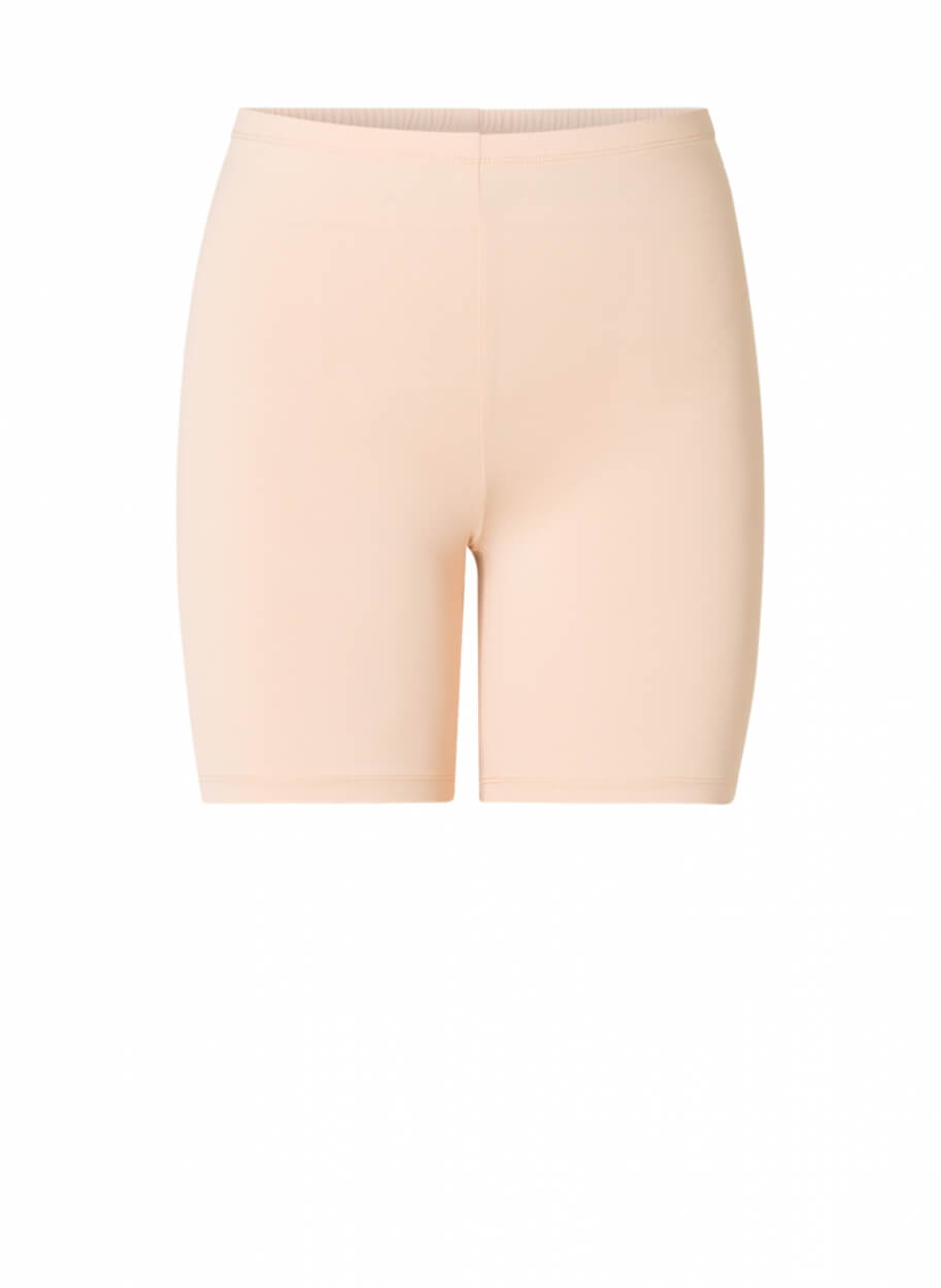 Base Level short Yanis nude