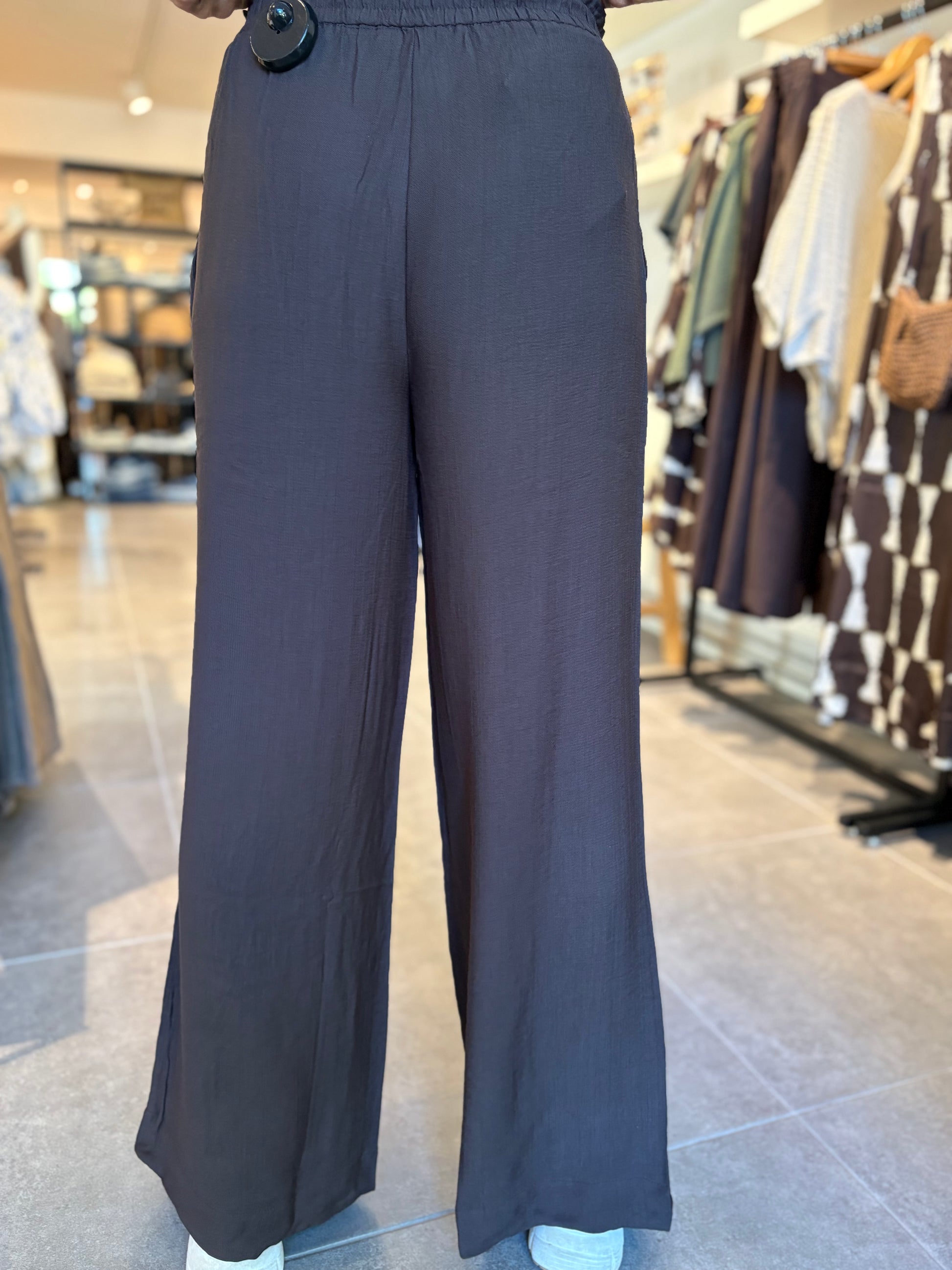 Donkerblauwe wijde broek met elastische taille en losse pasvorm