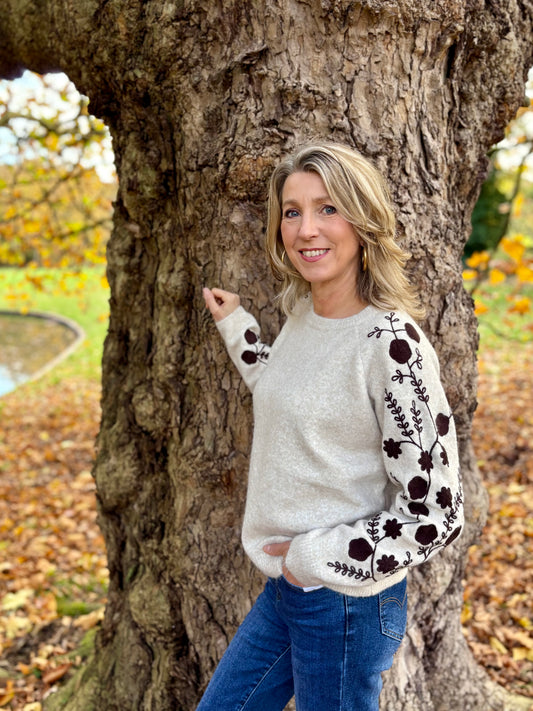 Flamant Rose trui geborduurde mouw zand/bruin