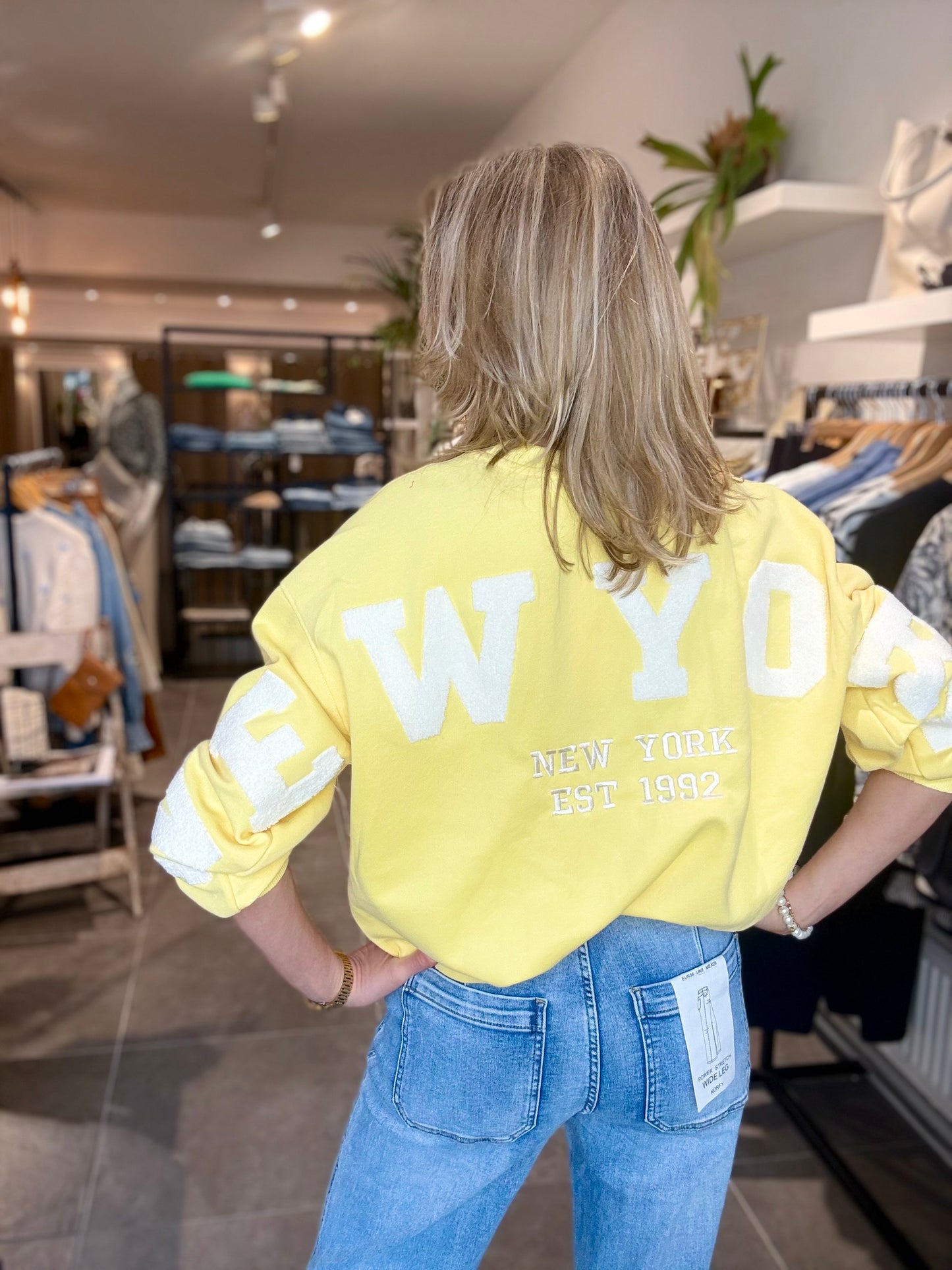 Moocci sweater New York geel/wit