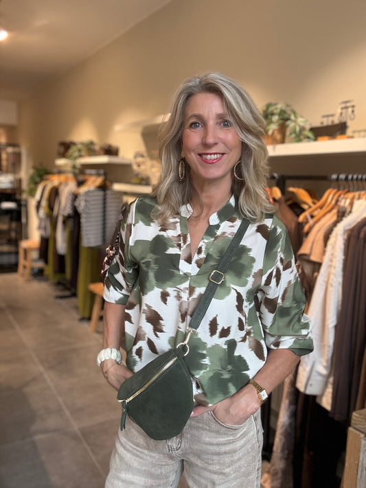 ZB blouse met grote dierenprint en V-hals, mouwen tot elleboog, casual top