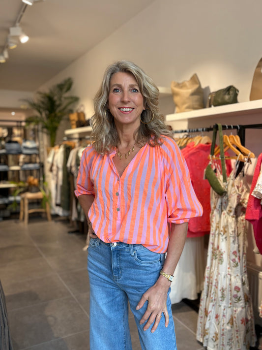 Gestreepte blouse met V-hals en knopen, ballonmouwen in roze-oranje