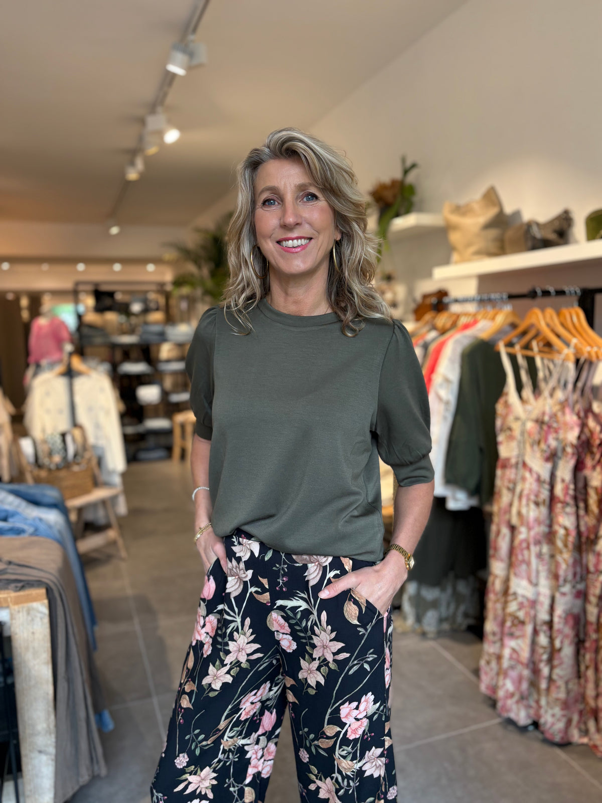 Legergroene Soyaconcept top met ronde hals en driekwart ballonmouwen