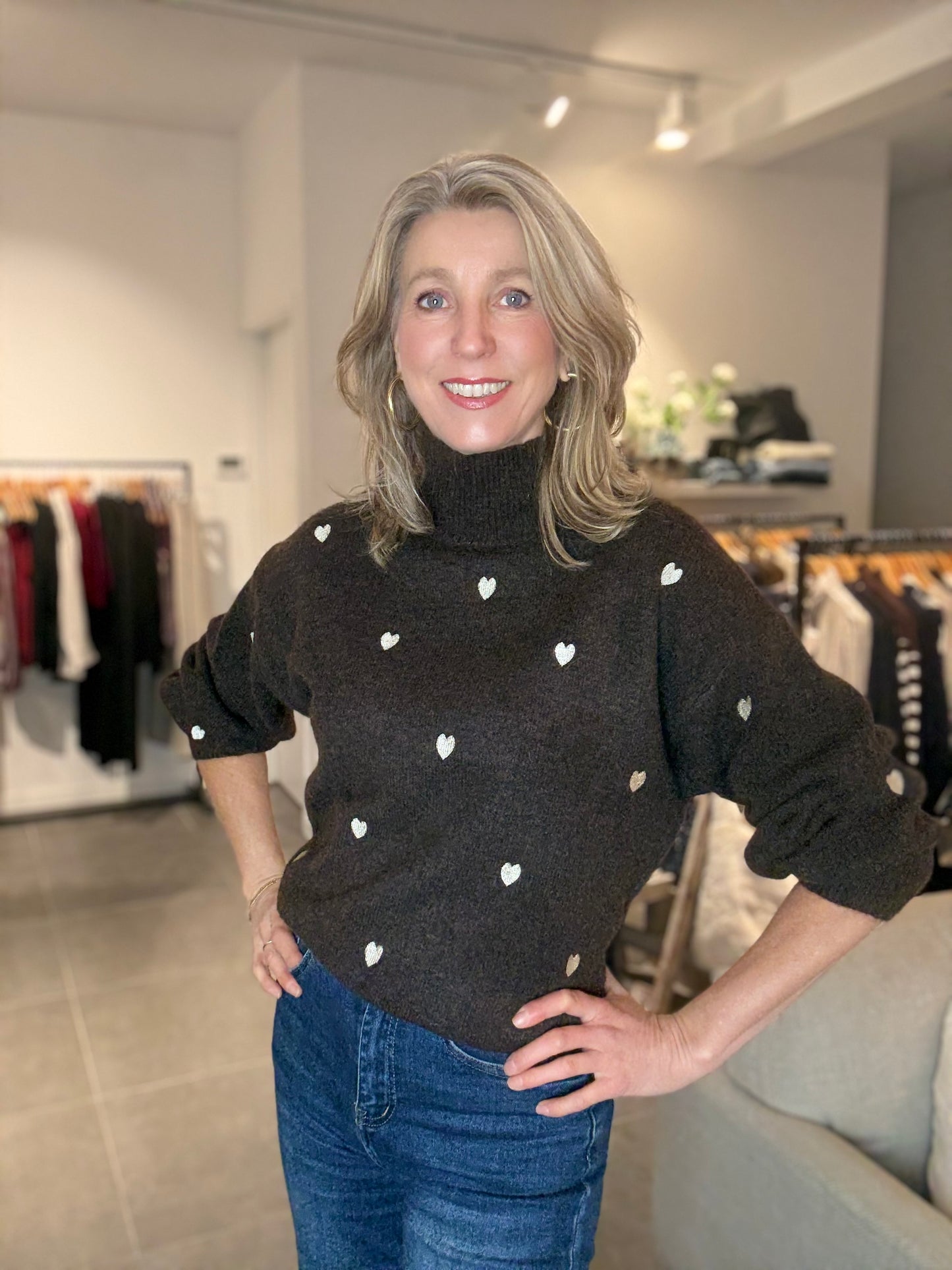 By Clara trui met col en hartjes bruin/zand