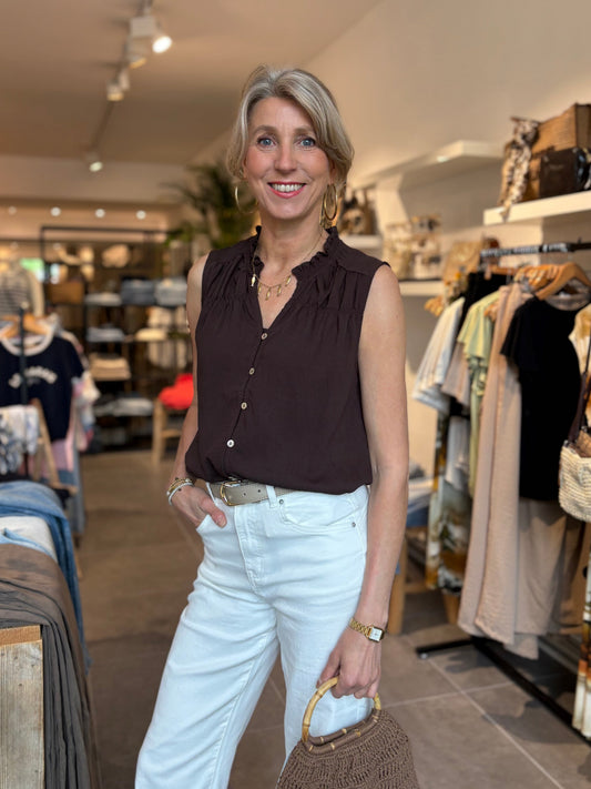 Freequent blouse Sally in donkerbruin, mouwloze V-hals met knoopsluiting