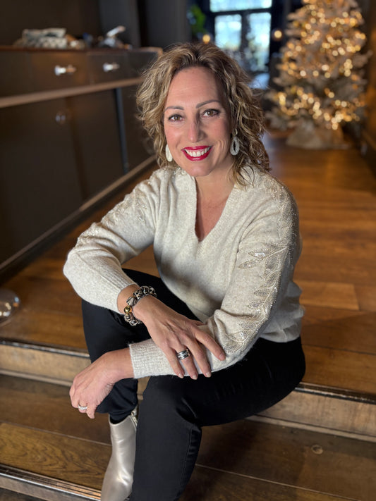 Moëwy trui V-hals glitter/borduur mouwen zand melange