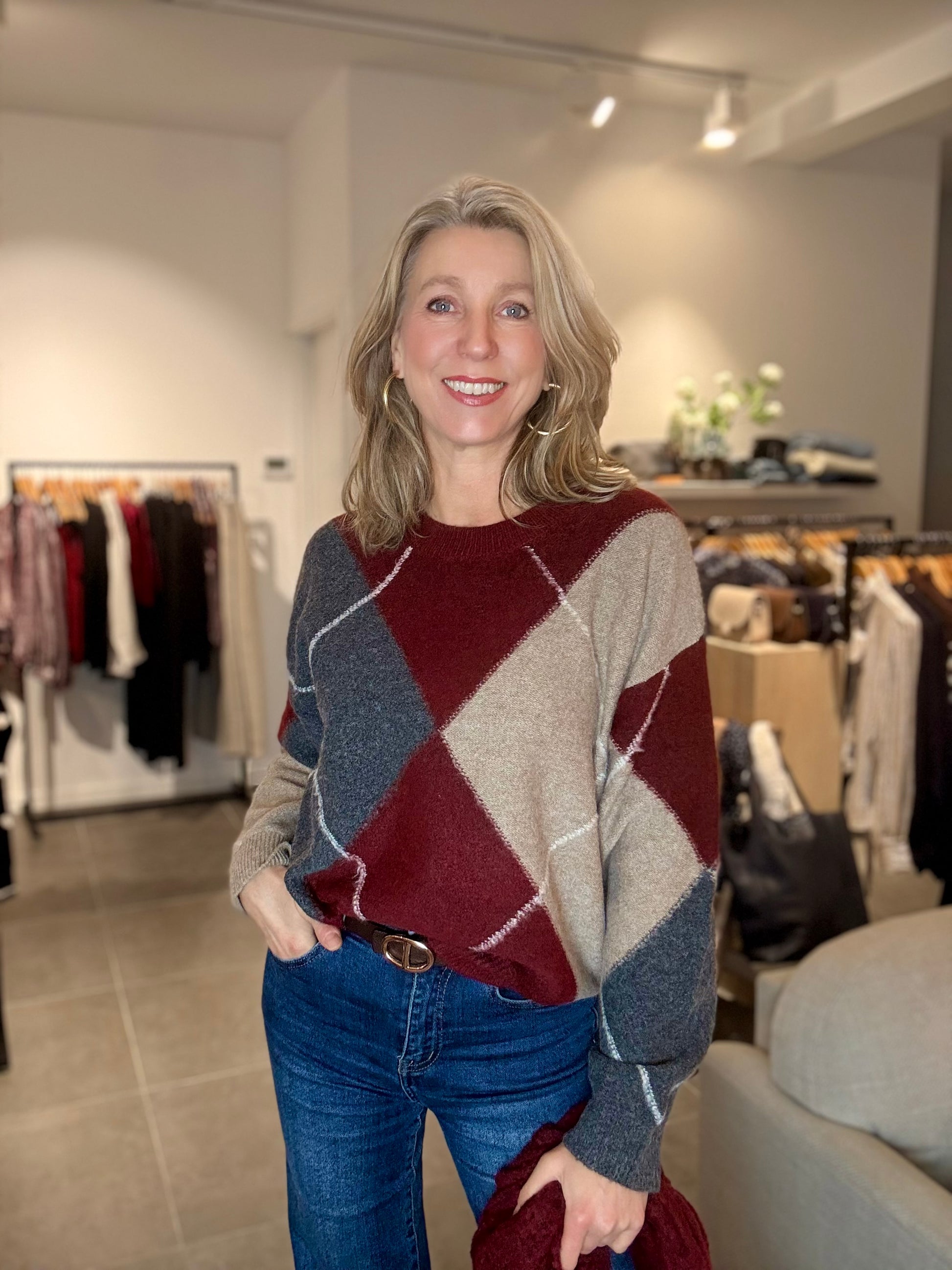 Trui met groot ruitpatroon in bordeaux grijs en beige