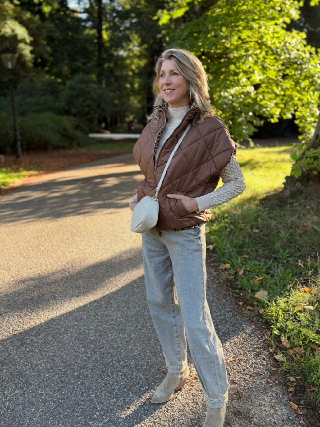Reversibel bodywarmer bruin/animalprint