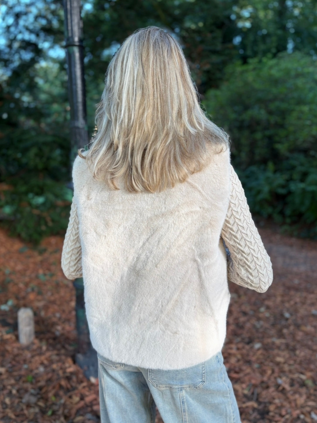 Bella gilet imitatiebont zand