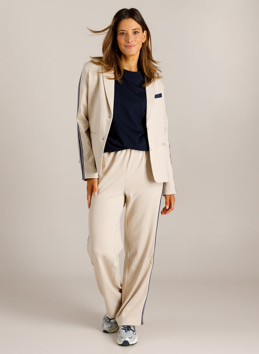 comfortabele dames broek zand met donkerblauwe bies