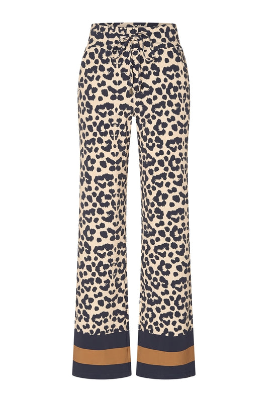 Travelpants met wijde recht pijp en leopard print met streep onderaan van Mi Piace