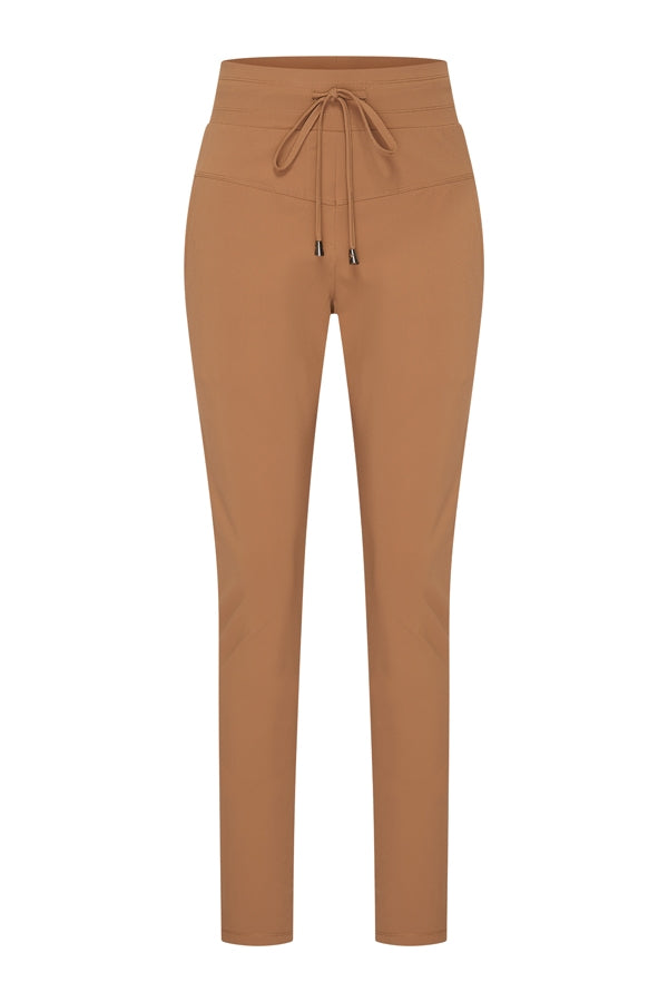 Travelbroek met smalle pijpen in mokka van Mi Piace