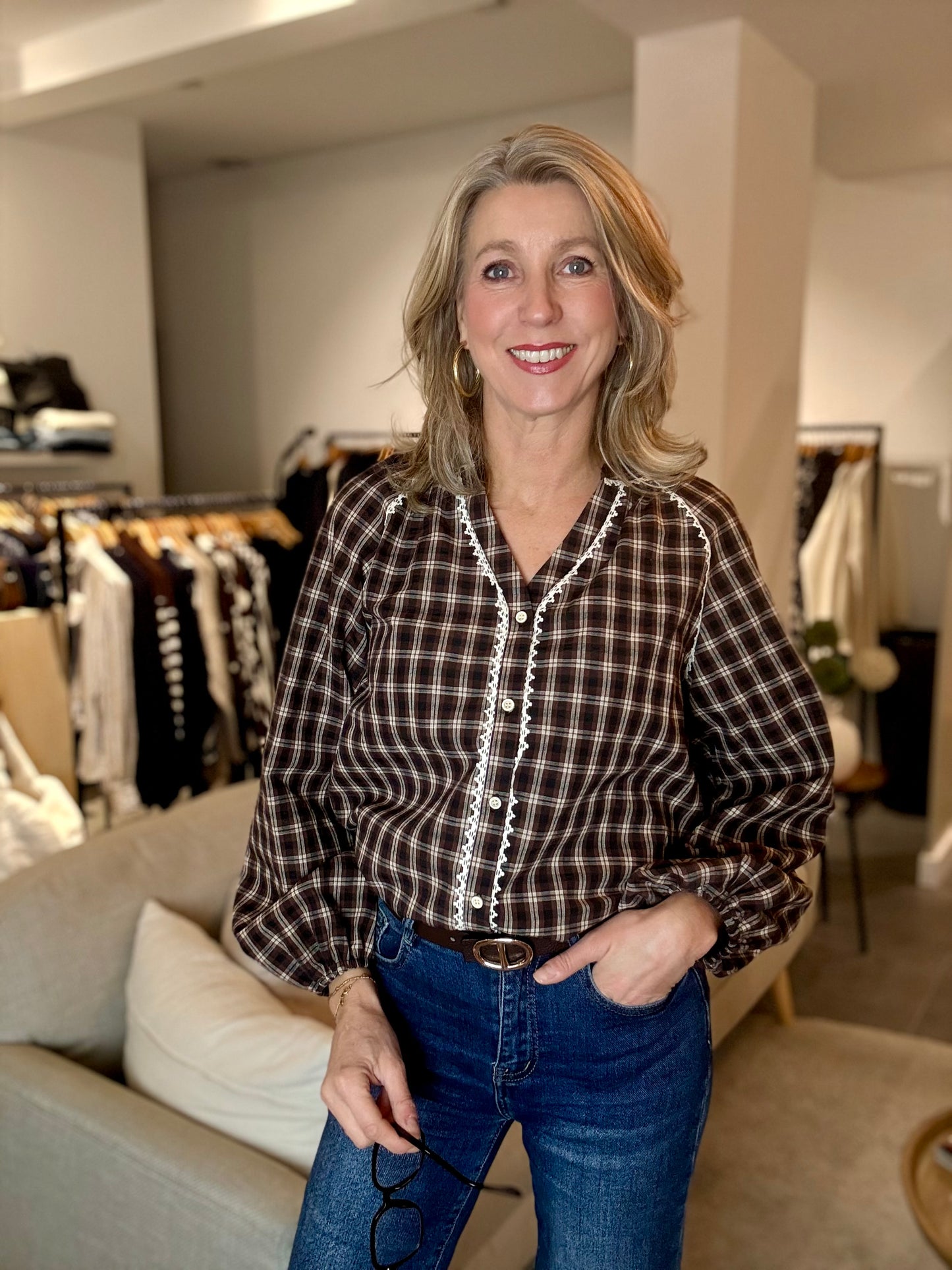 Ruiten blouse in de kleuren bruin en zwart