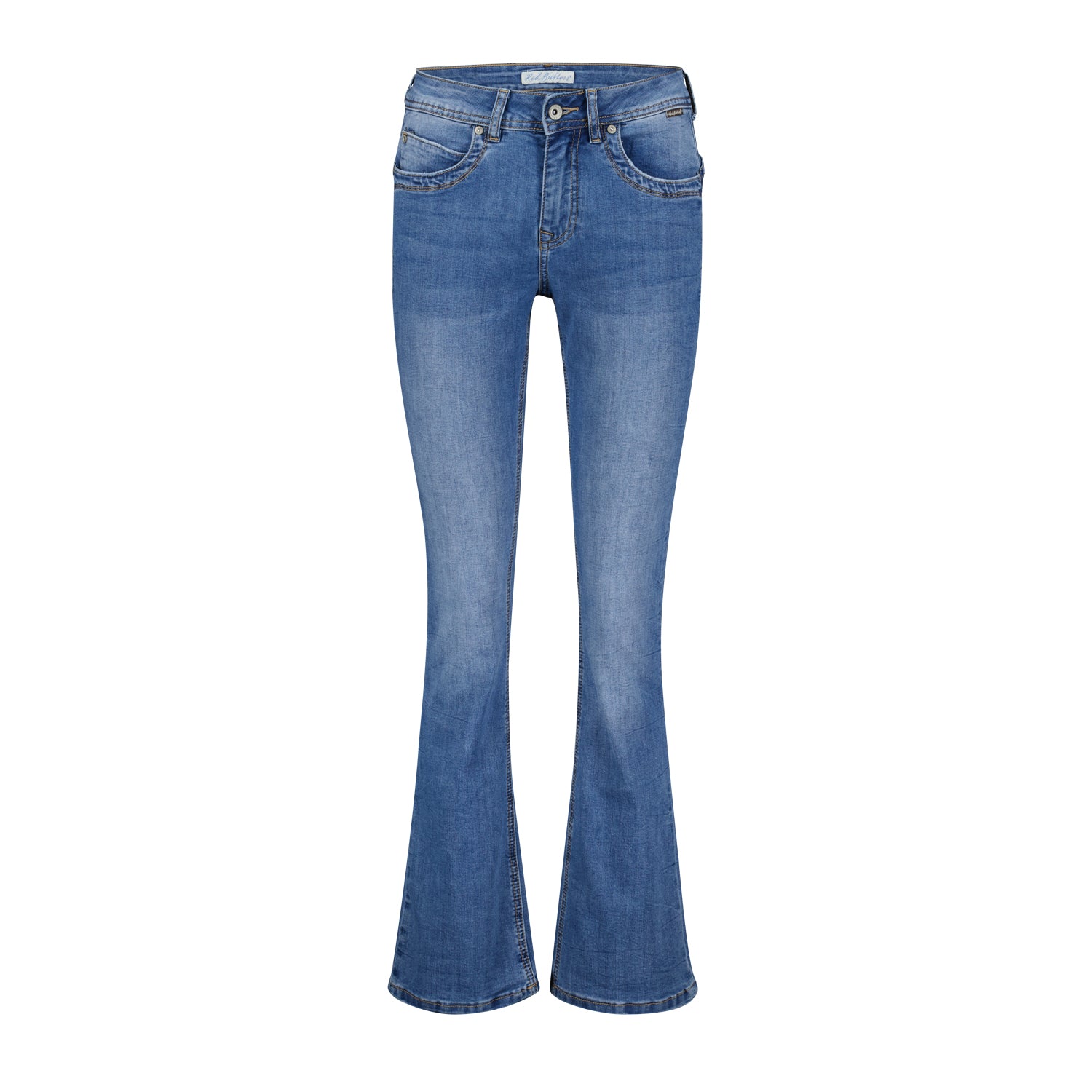 Voorzijde uitlopende jeans in blauw denim met riemlussen en knoop- en ritsluiting.