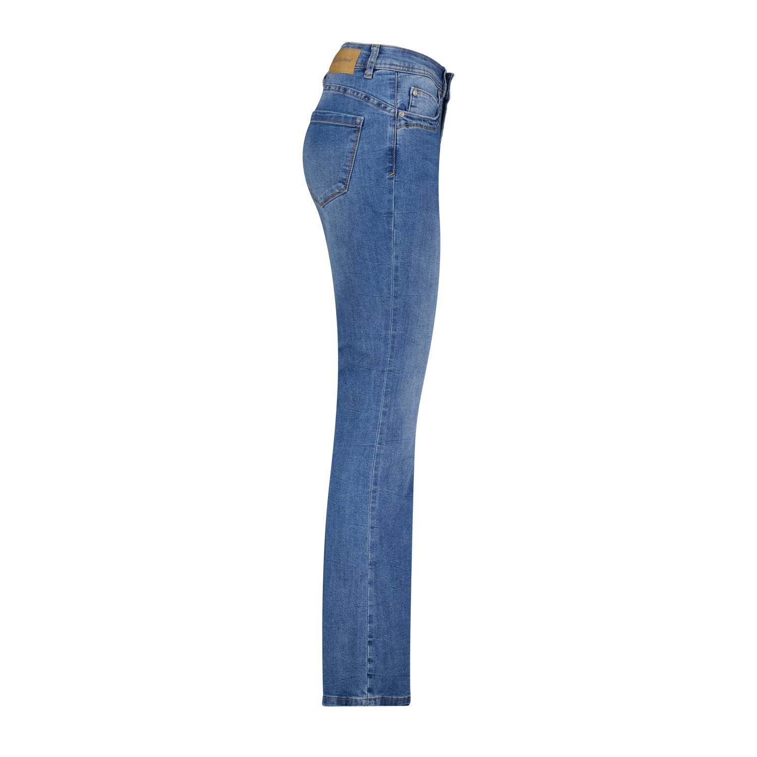 Zijaanzicht van uitlopende jeans in blauw denim met smalle tailleband en lange pijpen.