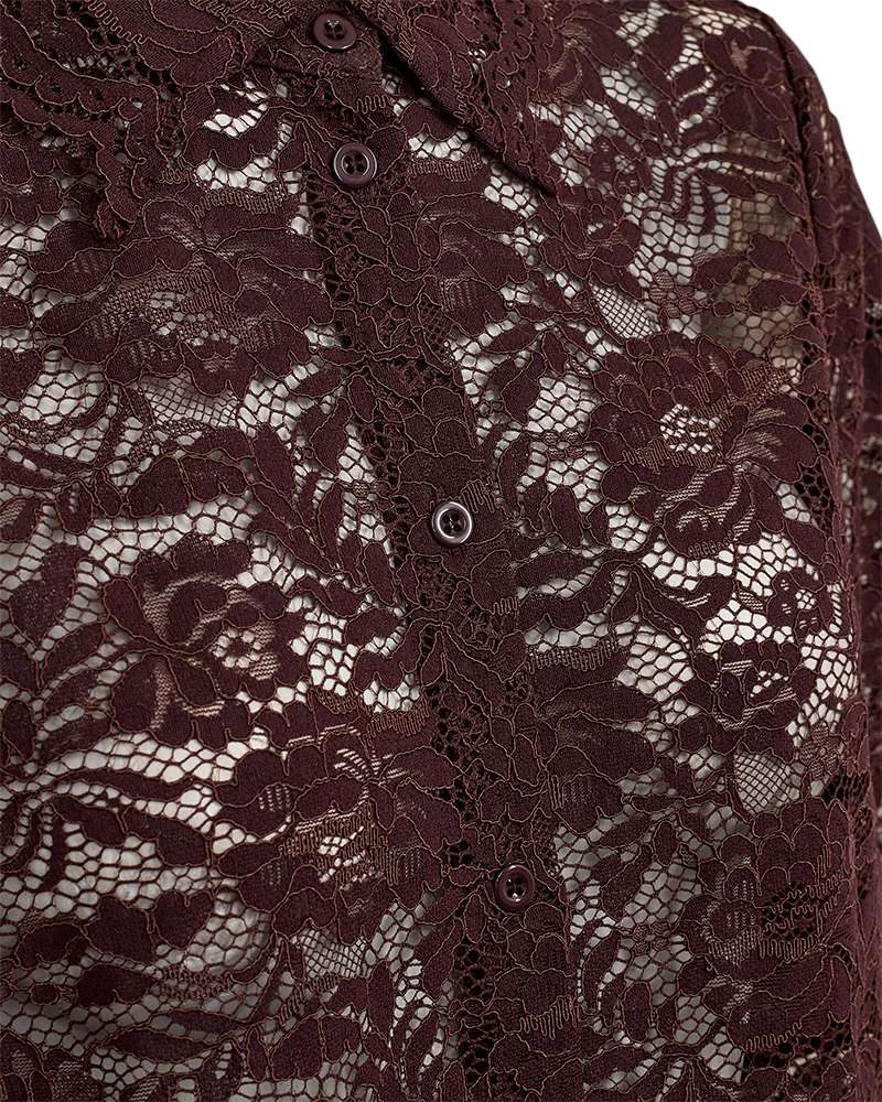 Kanten blouse detail met knopen en donker bordeaux kantmotief