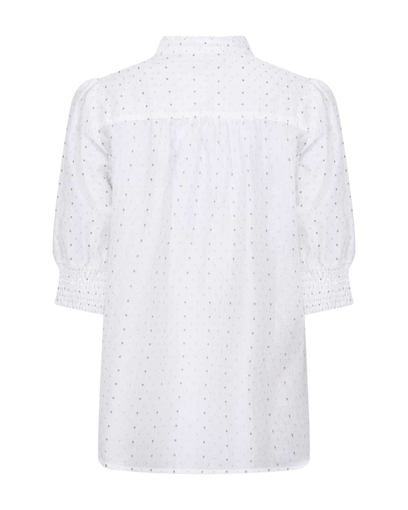 Witte blouse achterkant met staande kraag, korte pofmouwen en glinsterende stippen