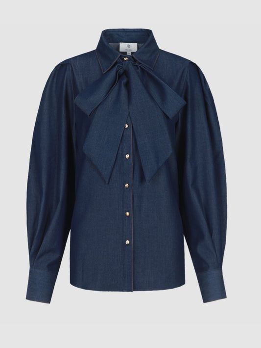 CS The Label denimblouse Lissa donkerblauw met strik bij de hals, knoopsluiting en lange mouwen